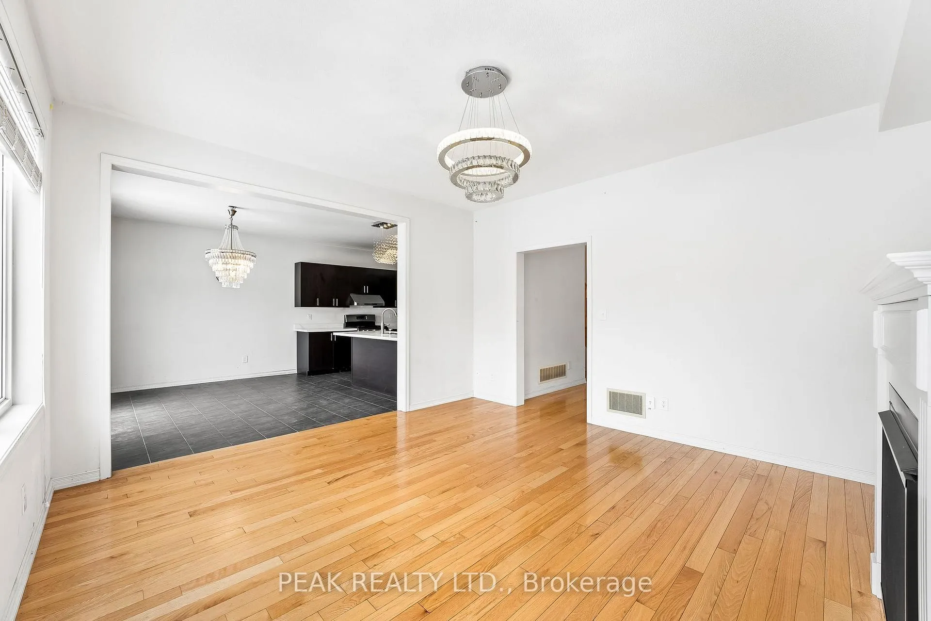Photo 8 of 2425 Dress Circle Crescent, Oshawa, Windfields — HOMEH