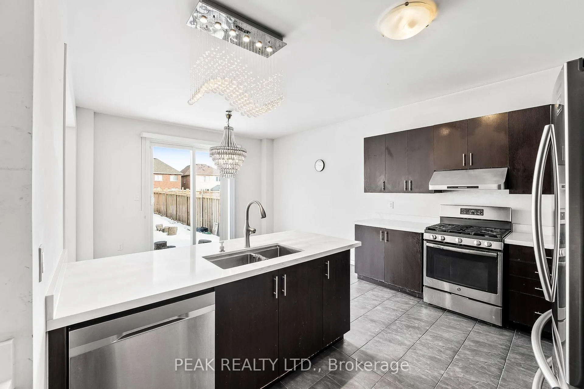 Photo 13 of 2425 Dress Circle Crescent, Oshawa, Windfields — HOMEH