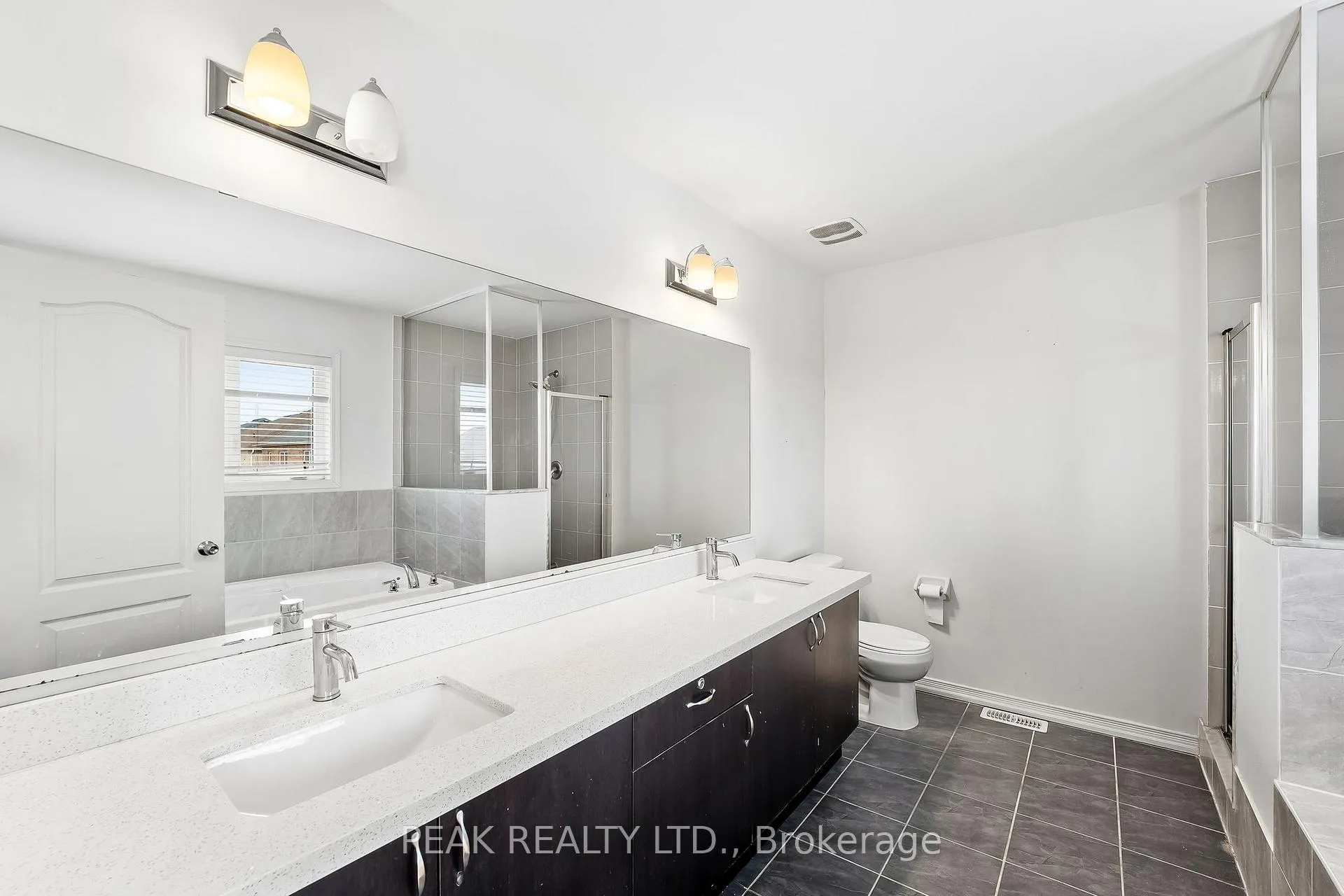 Photo 18 of 2425 Dress Circle Crescent, Oshawa, Windfields — HOMEH