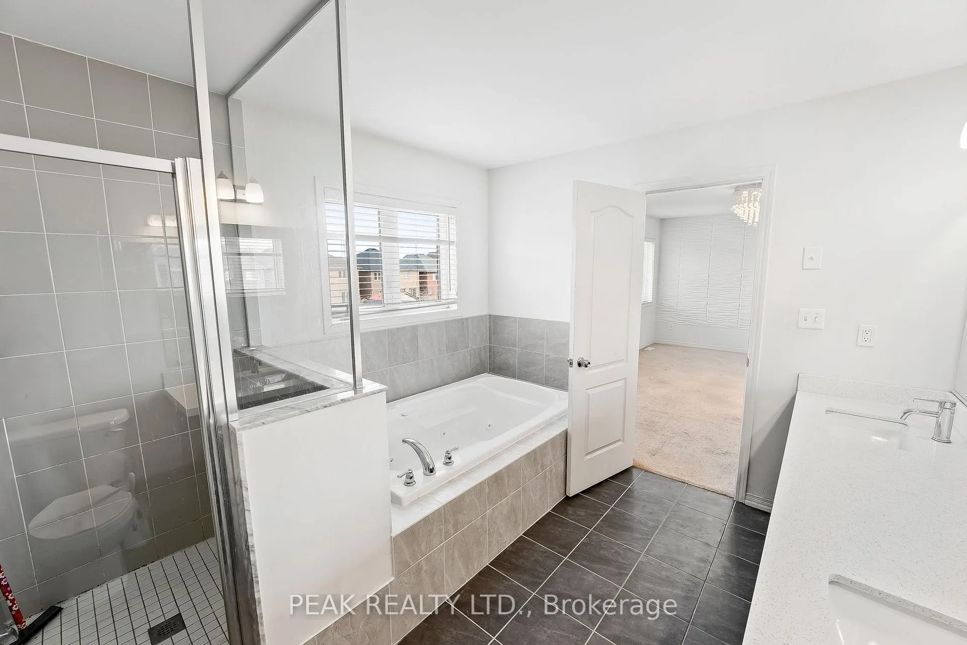 Photo 19 of 2425 Dress Circle Crescent, Oshawa, Windfields — HOMEH