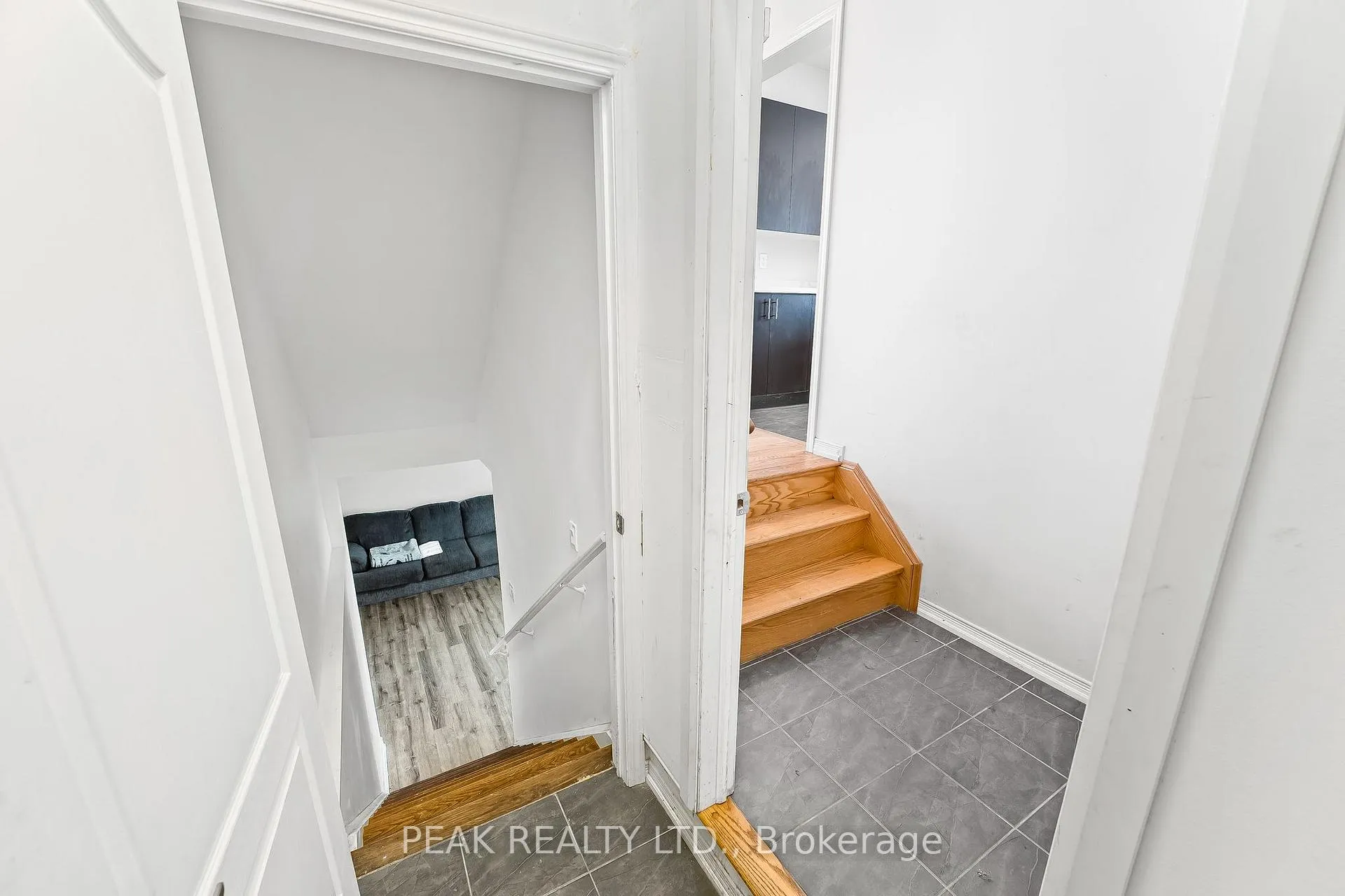 Photo 24 of 2425 Dress Circle Crescent, Oshawa, Windfields — HOMEH