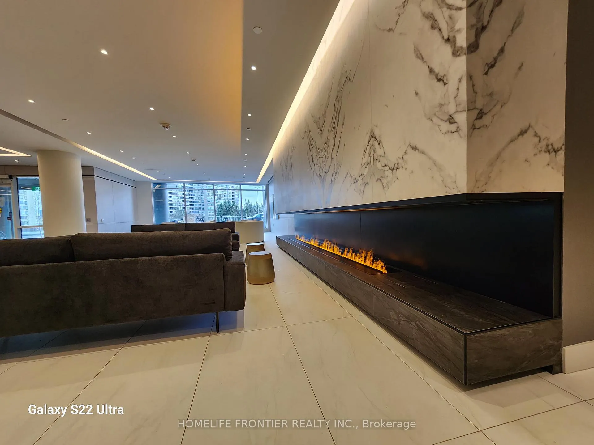 Photo 4 of Unit B802, 50 Upper Mall Way, Vaughan, Brownridge — HOMEH