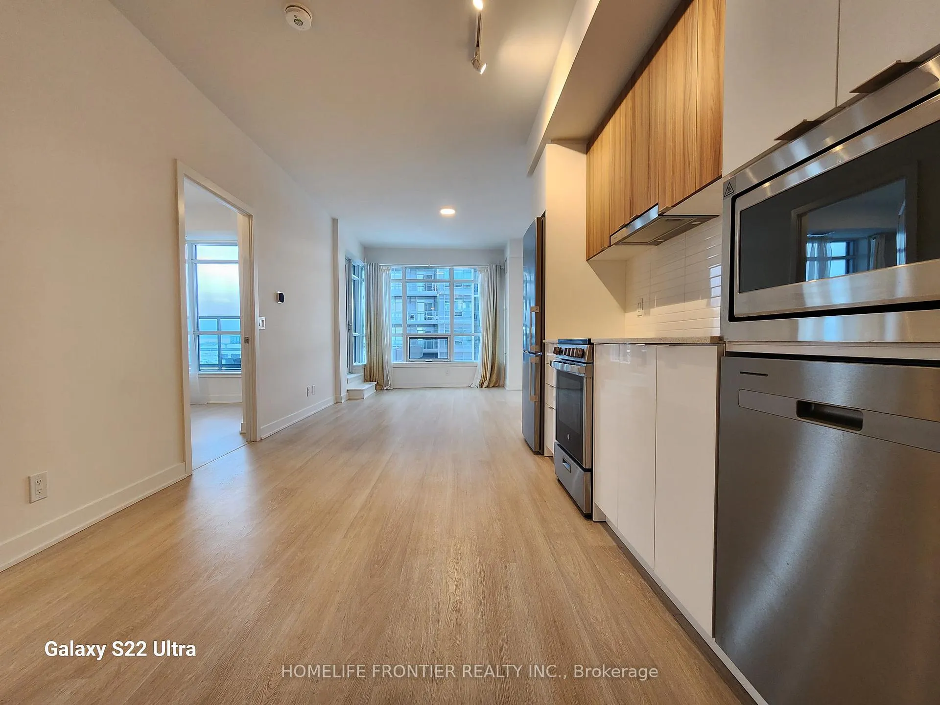 Photo 9 of Unit B802, 50 Upper Mall Way, Vaughan, Brownridge — HOMEH