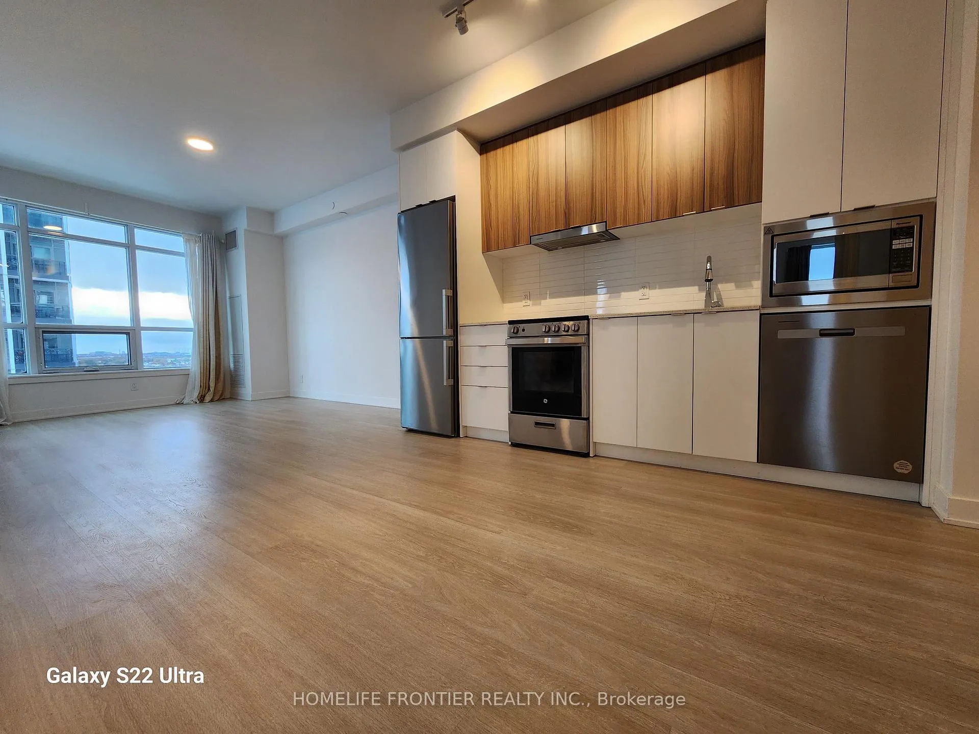 Photo 10 of Unit B802, 50 Upper Mall Way, Vaughan, Brownridge — HOMEH