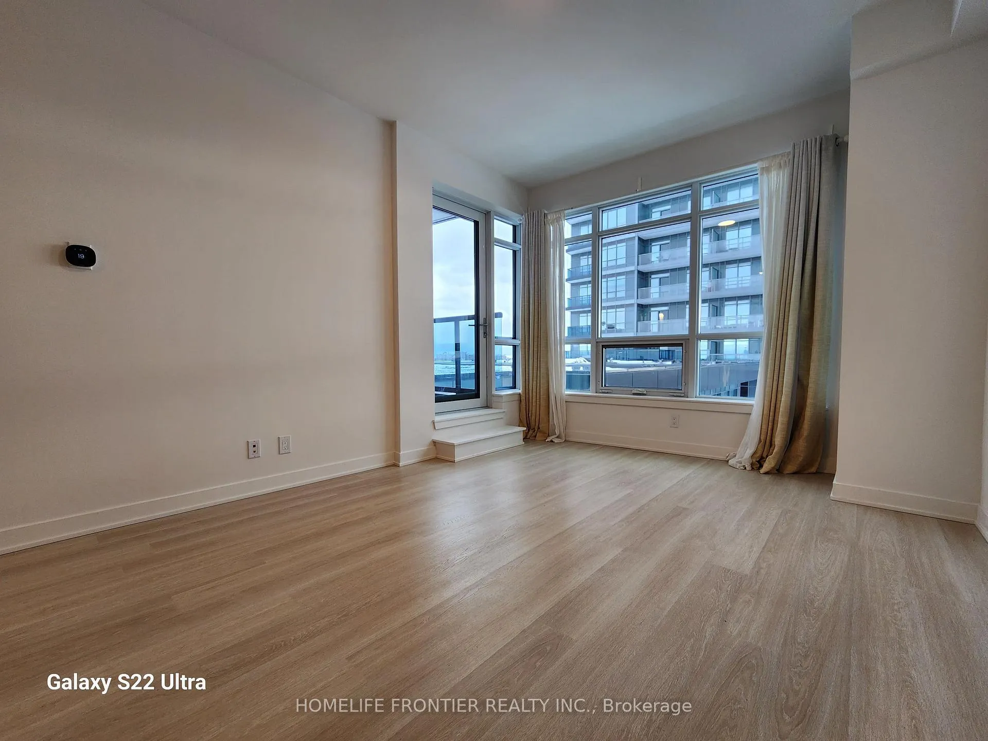 Photo 12 of Unit B802, 50 Upper Mall Way, Vaughan, Brownridge — HOMEH