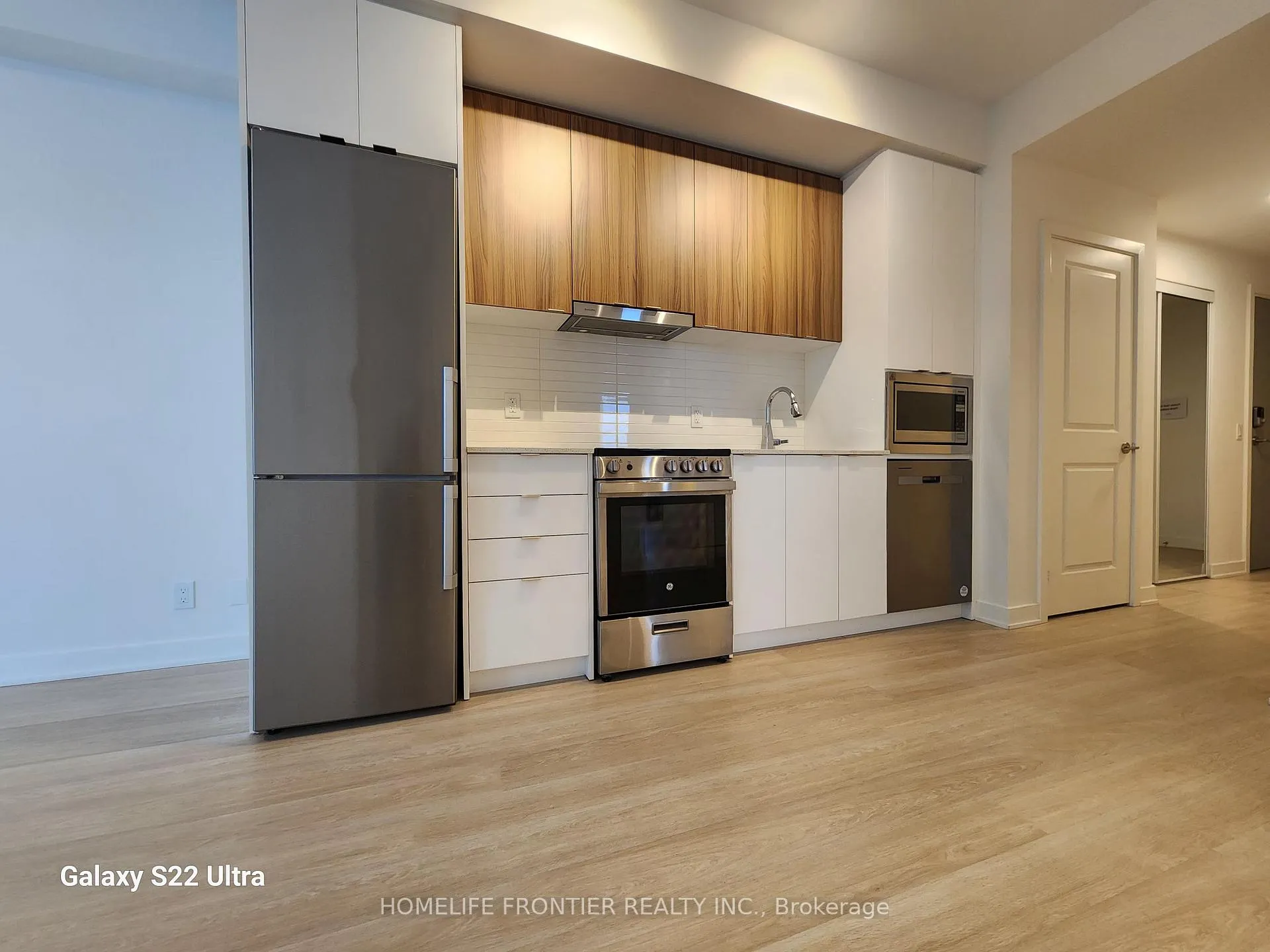 Photo 16 of Unit B802, 50 Upper Mall Way, Vaughan, Brownridge — HOMEH