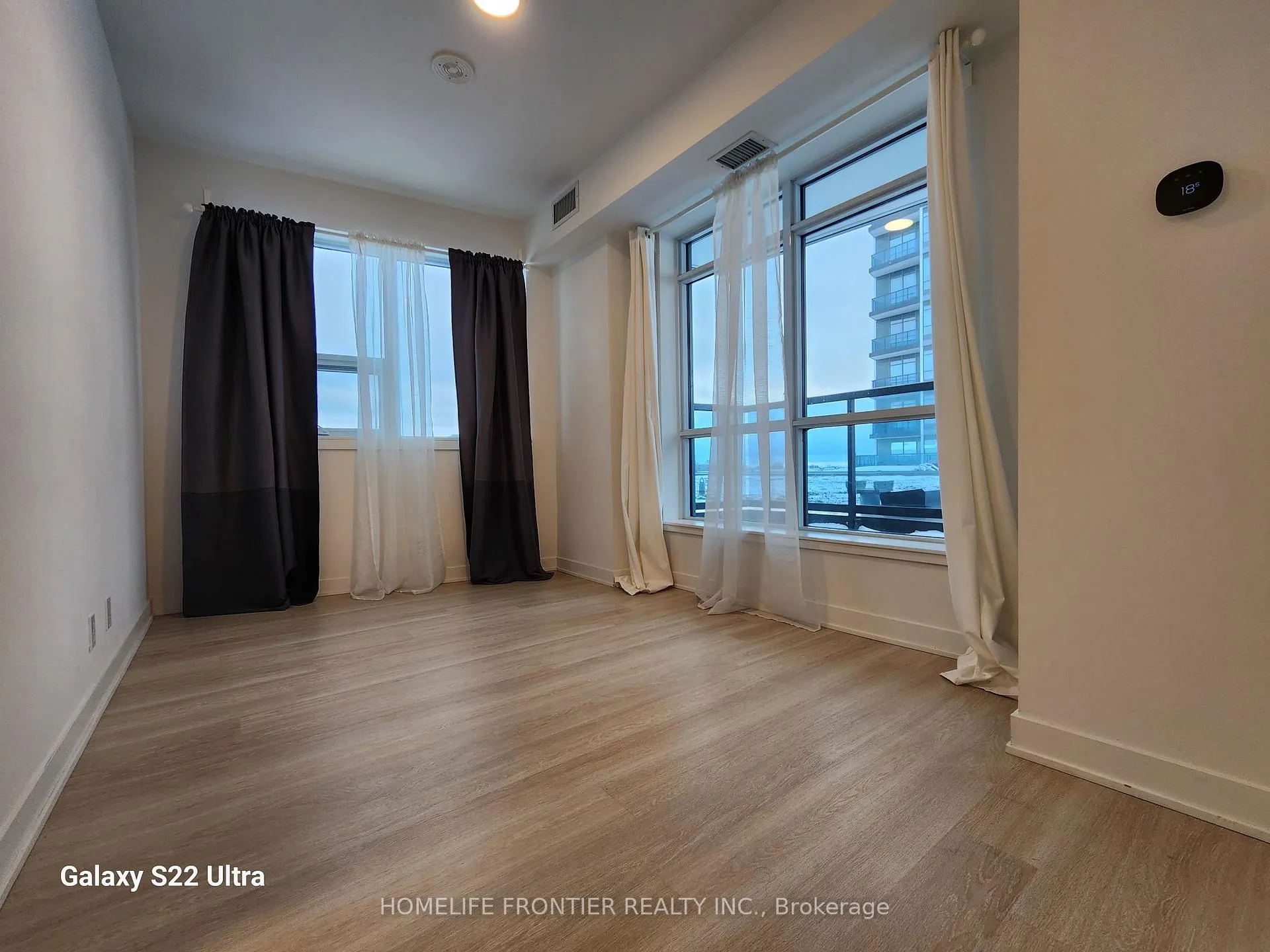 Photo 17 of Unit B802, 50 Upper Mall Way, Vaughan, Brownridge — HOMEH