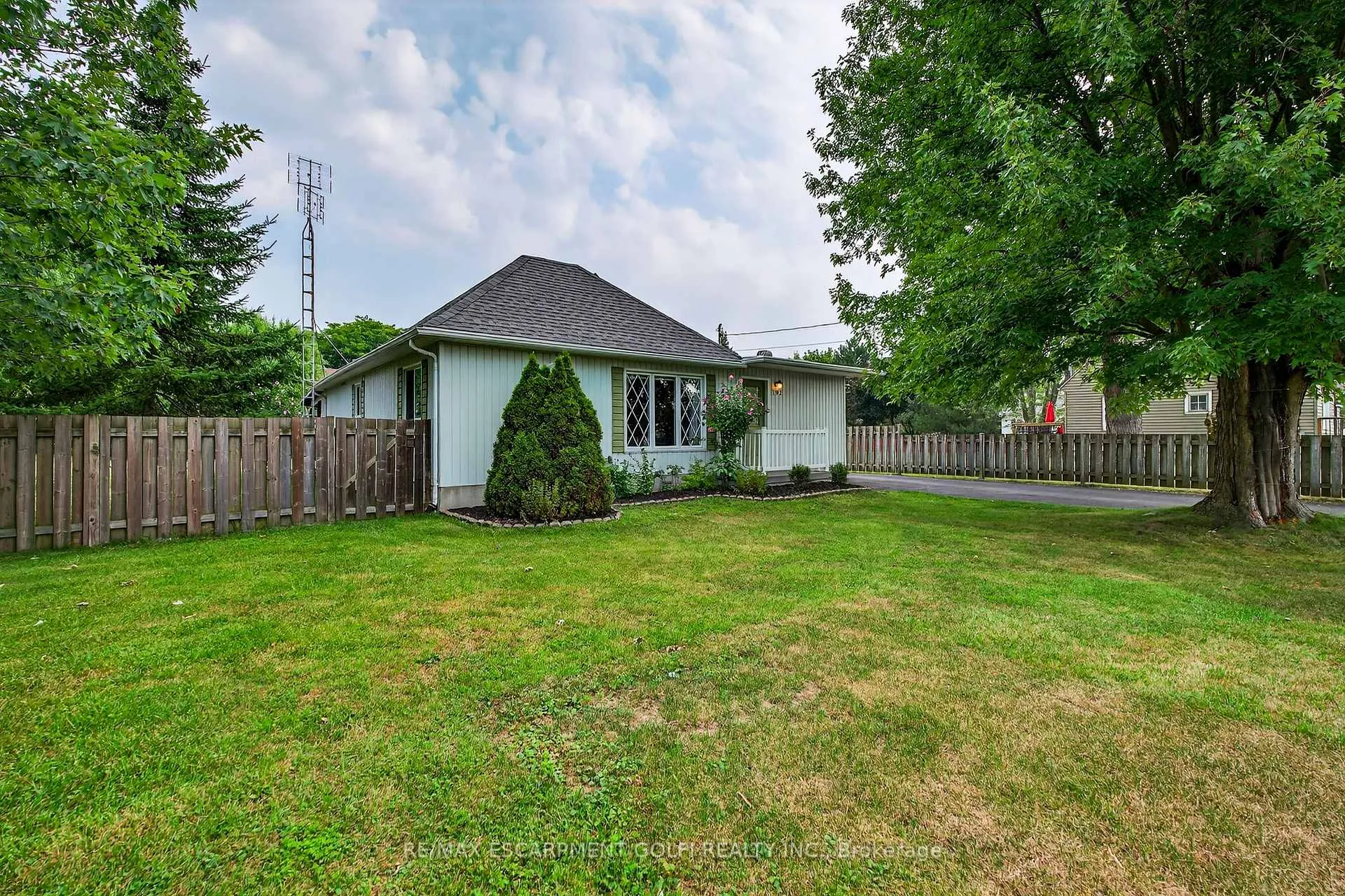 Front of 190 Thorold Road