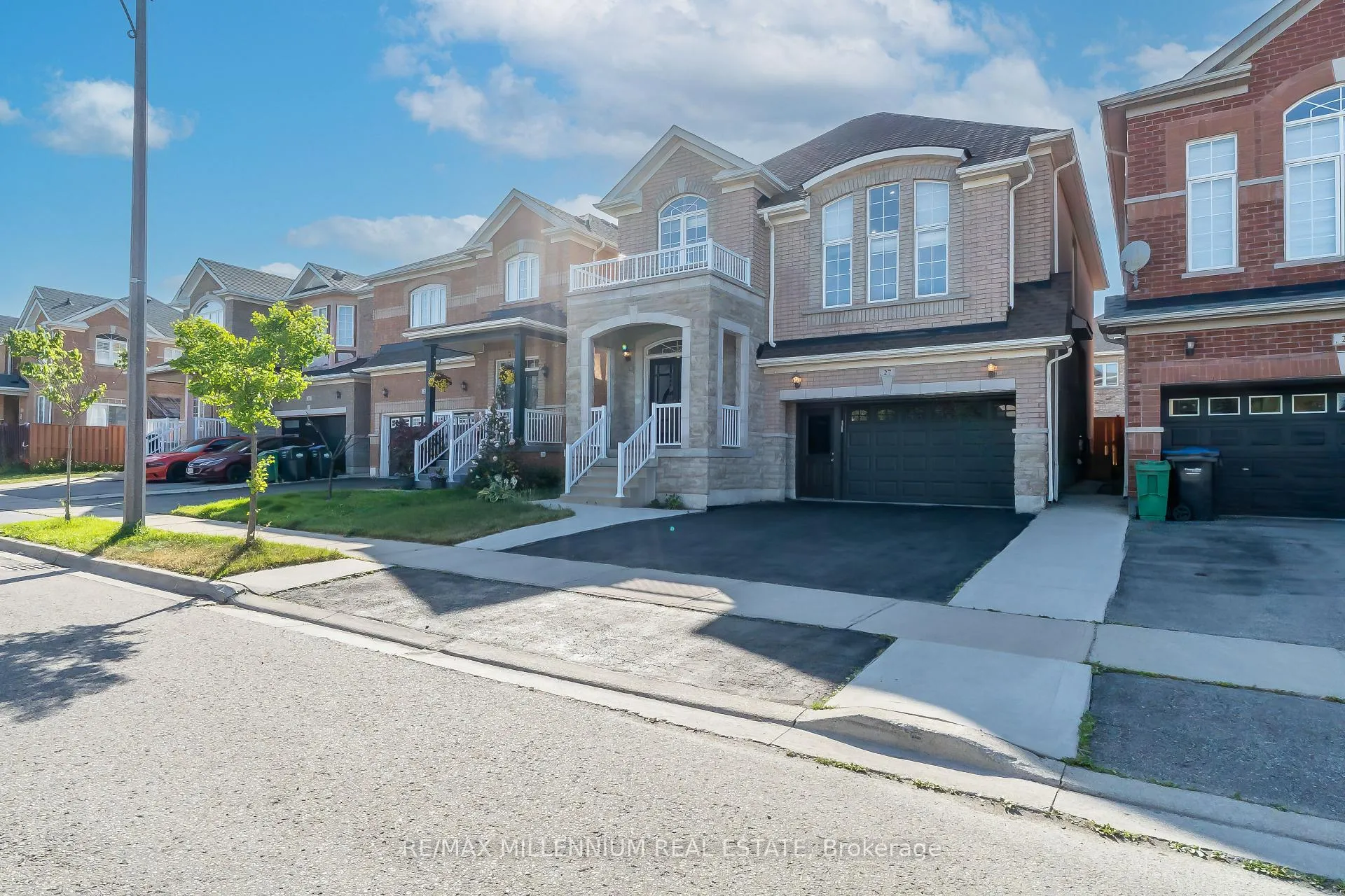 Photo 2 of 27 Silvershadow Terrace, Brampton, Sandringham-Wellington — HOMEH