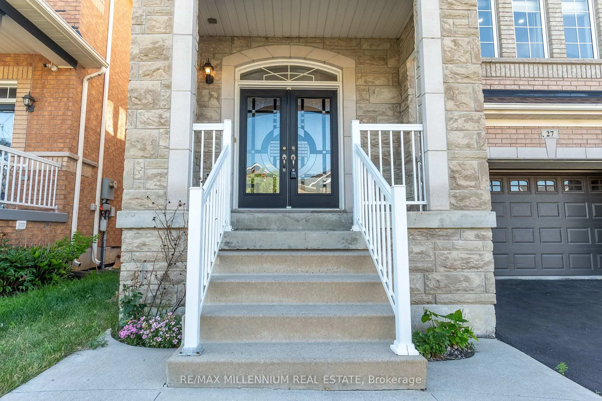 Photo 3 of 27 Silvershadow Terrace, Brampton, Sandringham-Wellington — HOMEH