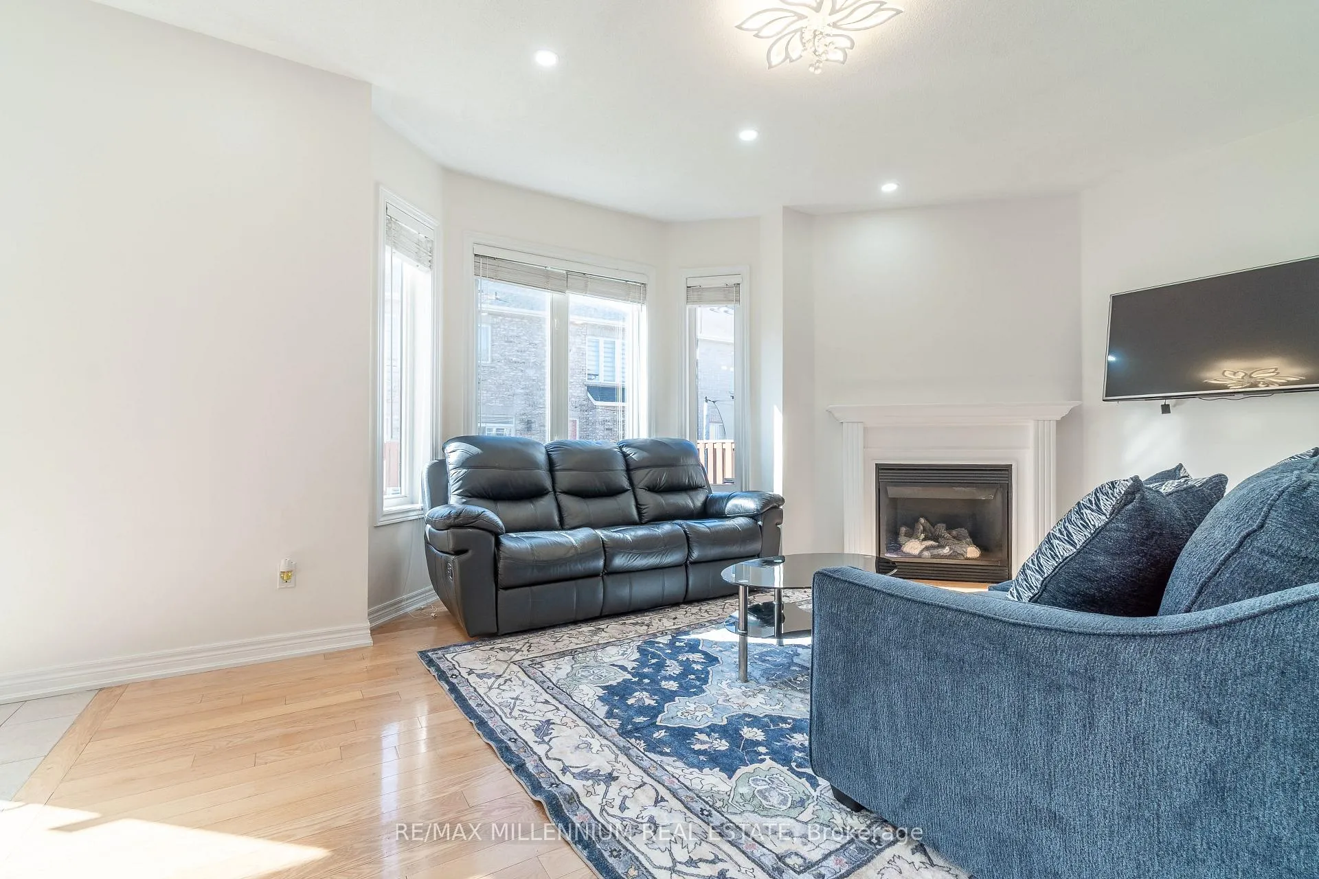 Photo 8 of 27 Silvershadow Terrace, Brampton, Sandringham-Wellington — HOMEH