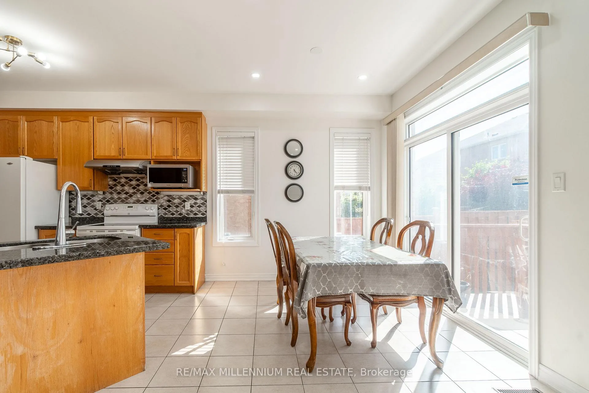 Photo 13 of 27 Silvershadow Terrace, Brampton, Sandringham-Wellington — HOMEH
