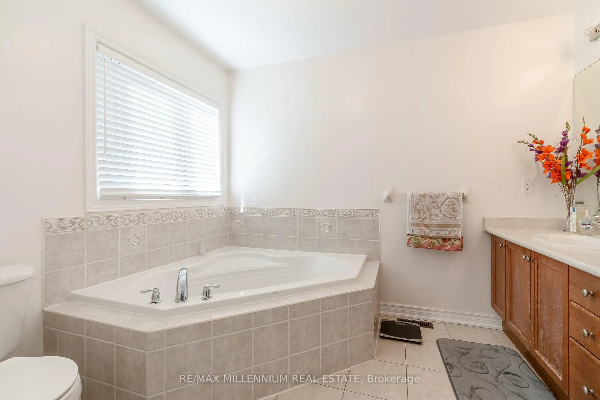 Photo 25 of 27 Silvershadow Terrace, Brampton, Sandringham-Wellington — HOMEH