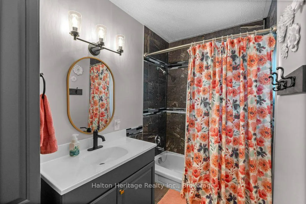 Photo 17 of 2371 Kirk Road, Hamilton, Rural Glanbrook — HOMEH