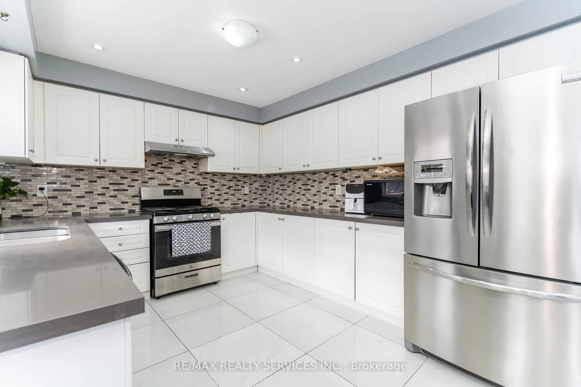 Photo 14 of 55 Hiberton Crescent, Brampton, Fletcher's Meadow — HOMEH