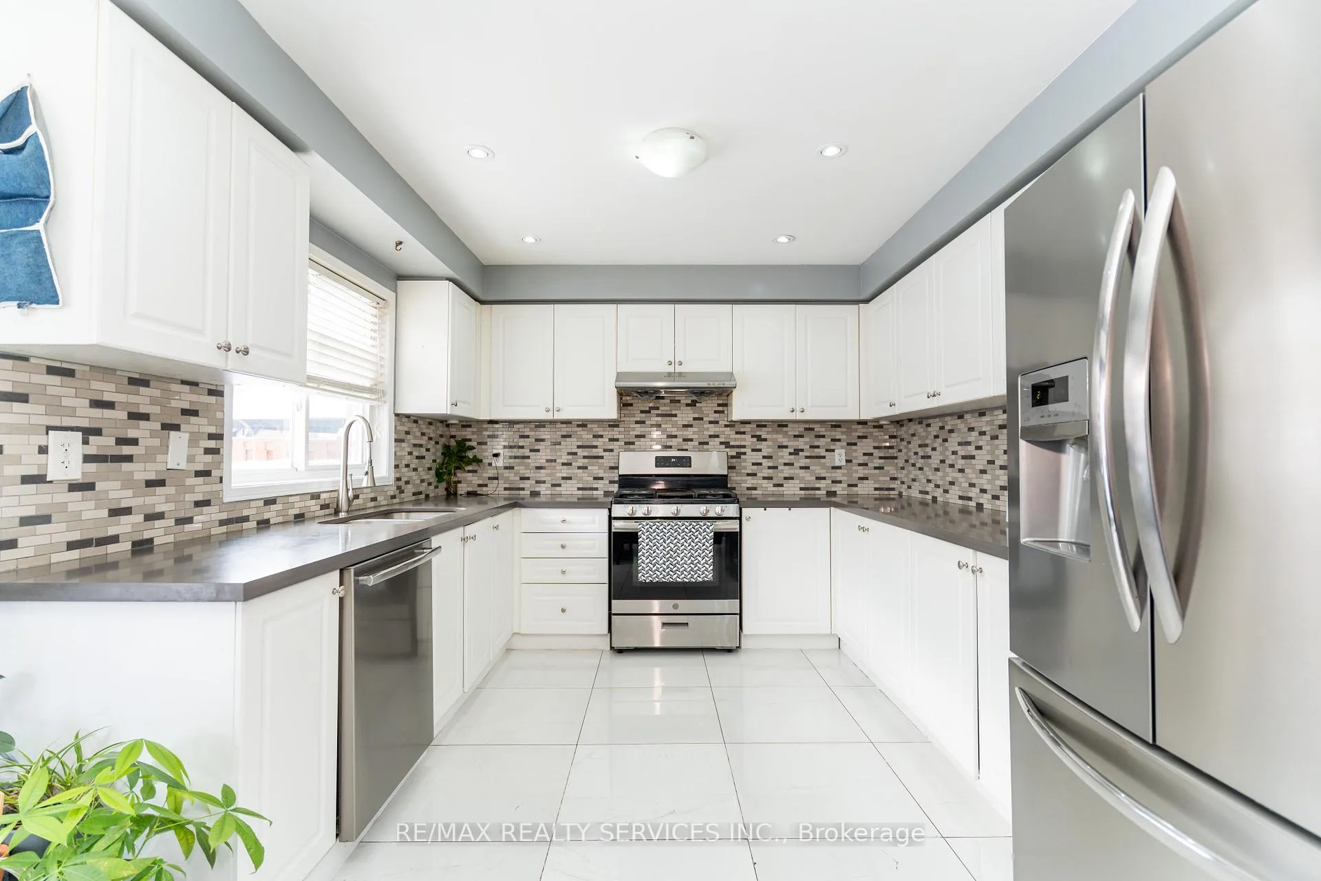 Photo 15 of 55 Hiberton Crescent, Brampton, Fletcher's Meadow — HOMEH