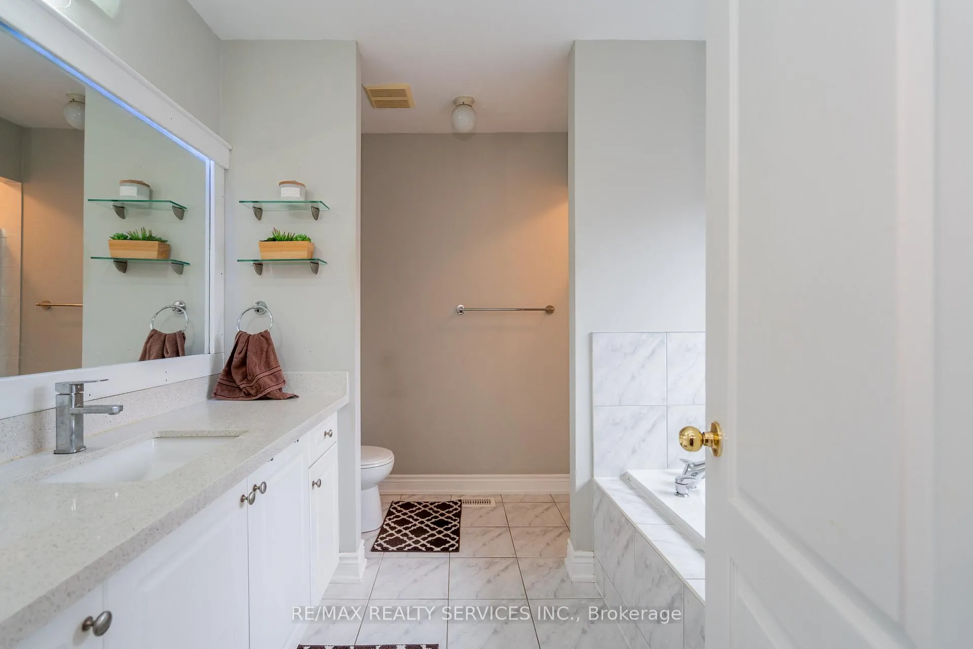 Photo 22 of 55 Hiberton Crescent, Brampton, Fletcher's Meadow — HOMEH