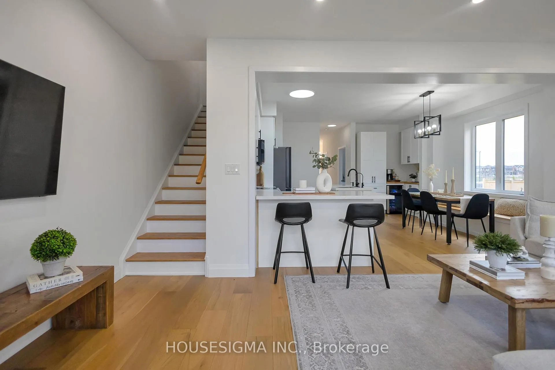 Photo 6 of 148 Whithorn Crescent, Haldimand — HOMEH