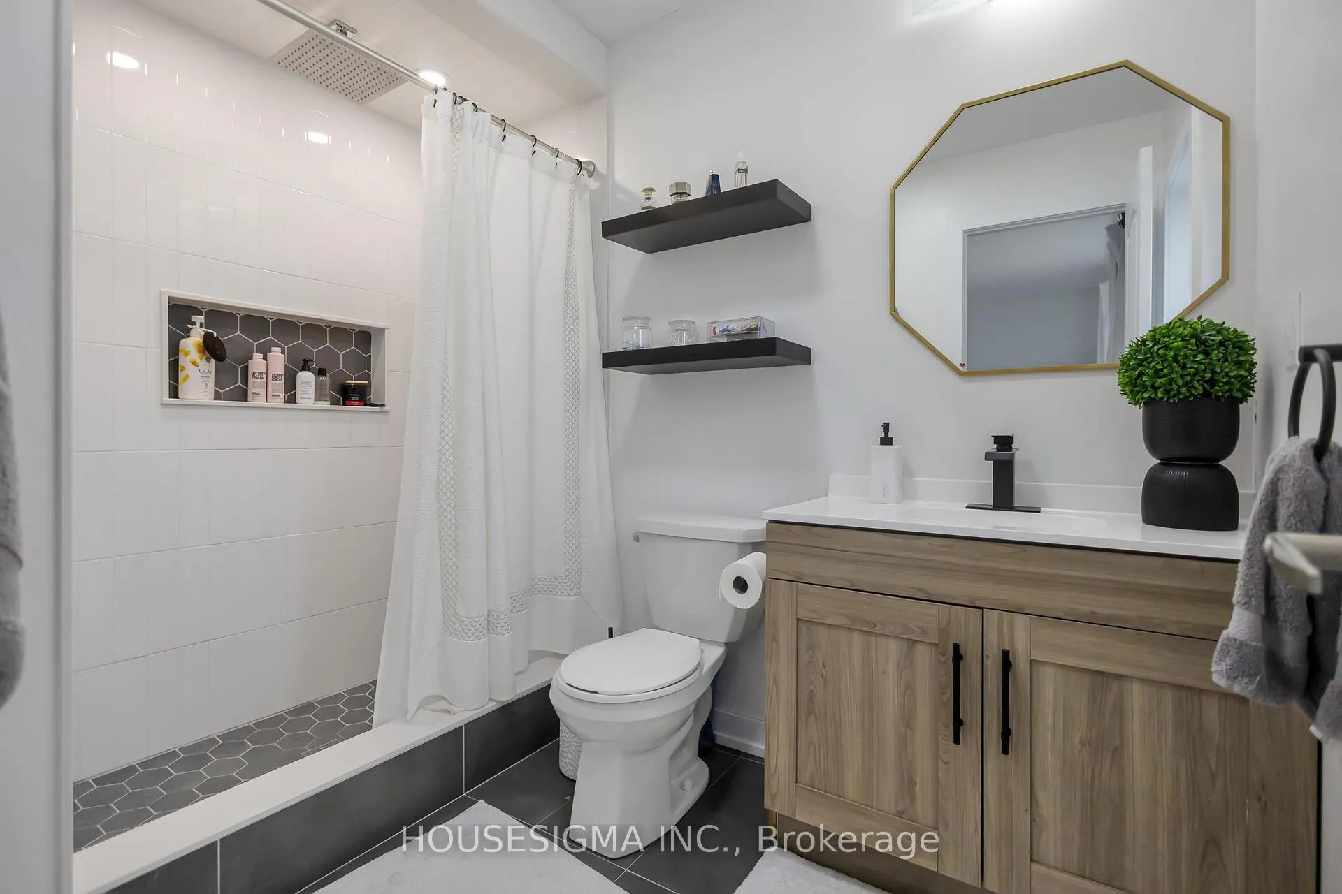 Photo 19 of 148 Whithorn Crescent, Haldimand — HOMEH
