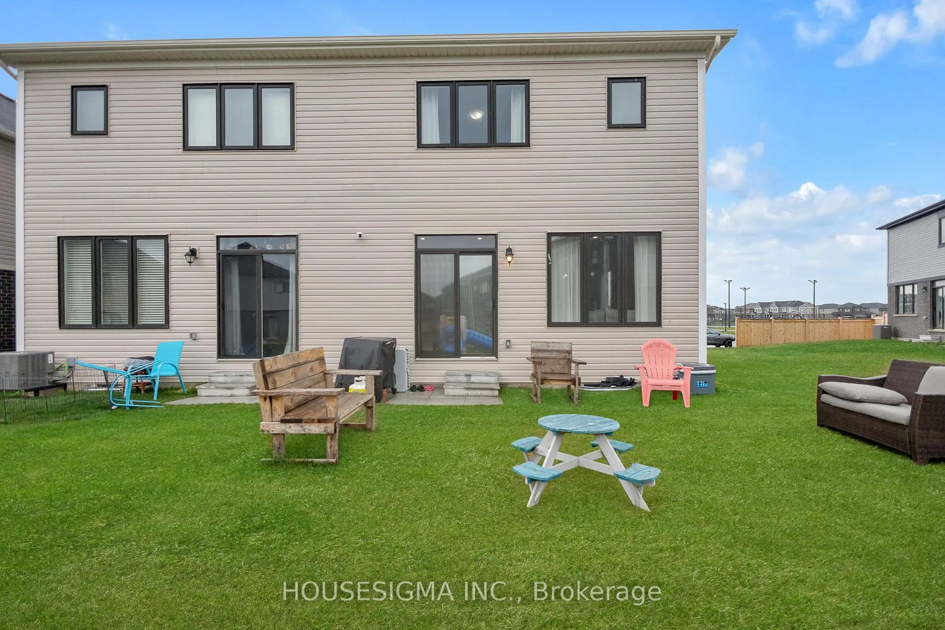 Photo 29 of 148 Whithorn Crescent, Haldimand — HOMEH