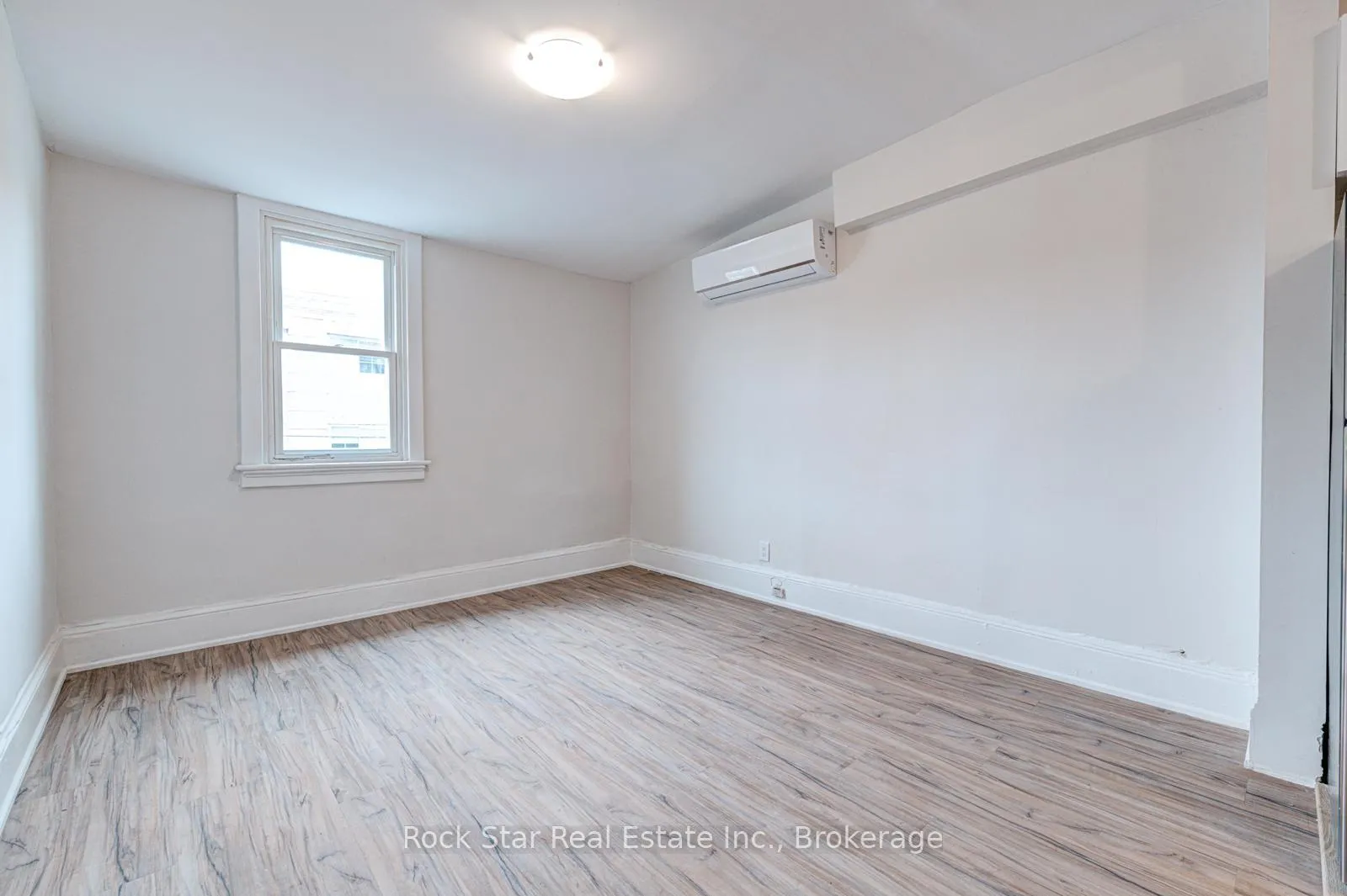 Photo 11 of 115 Cannon Street E, Hamilton, Beasley — HOMEH