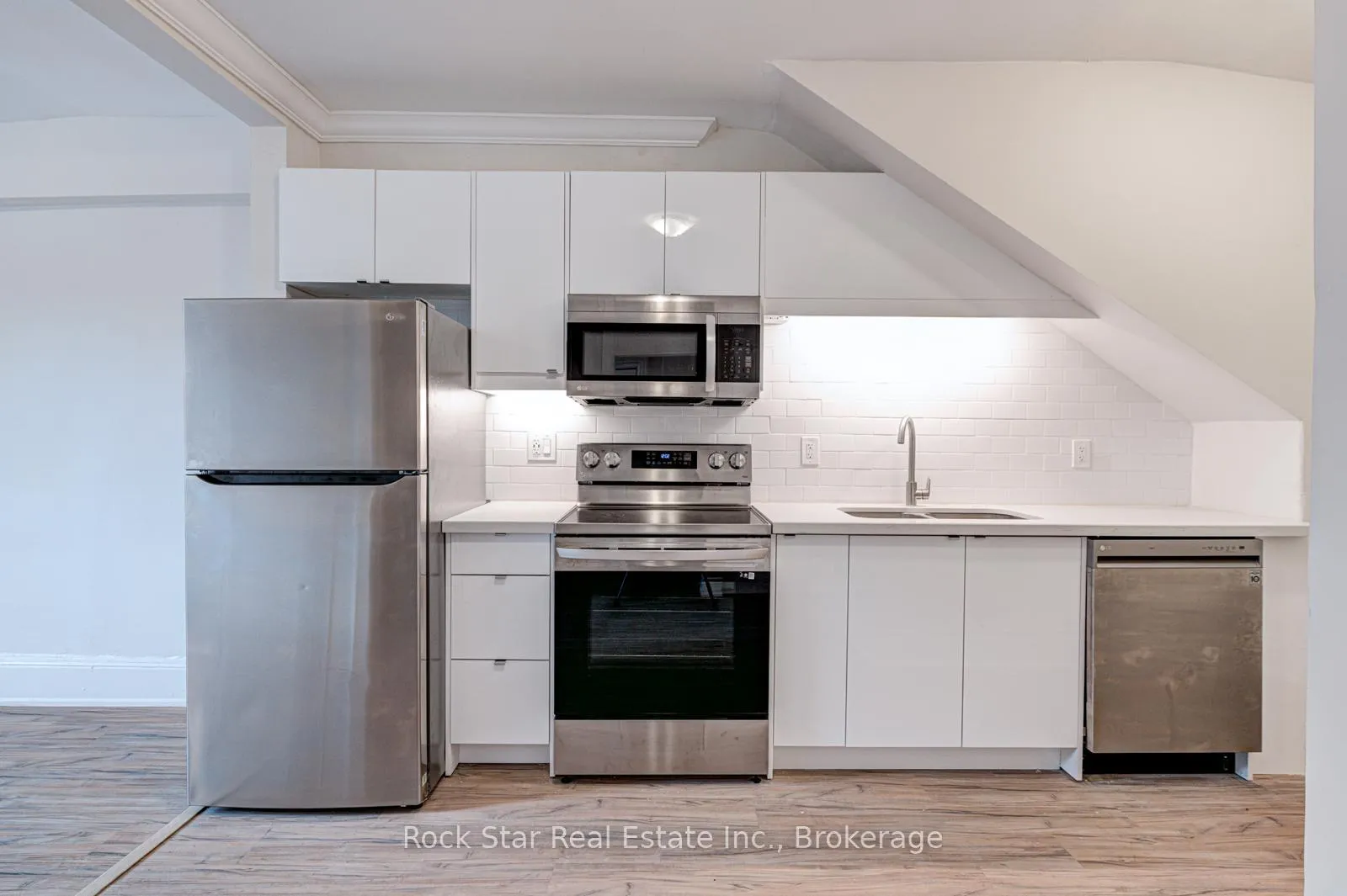Photo 19 of 115 Cannon Street E, Hamilton, Beasley — HOMEH