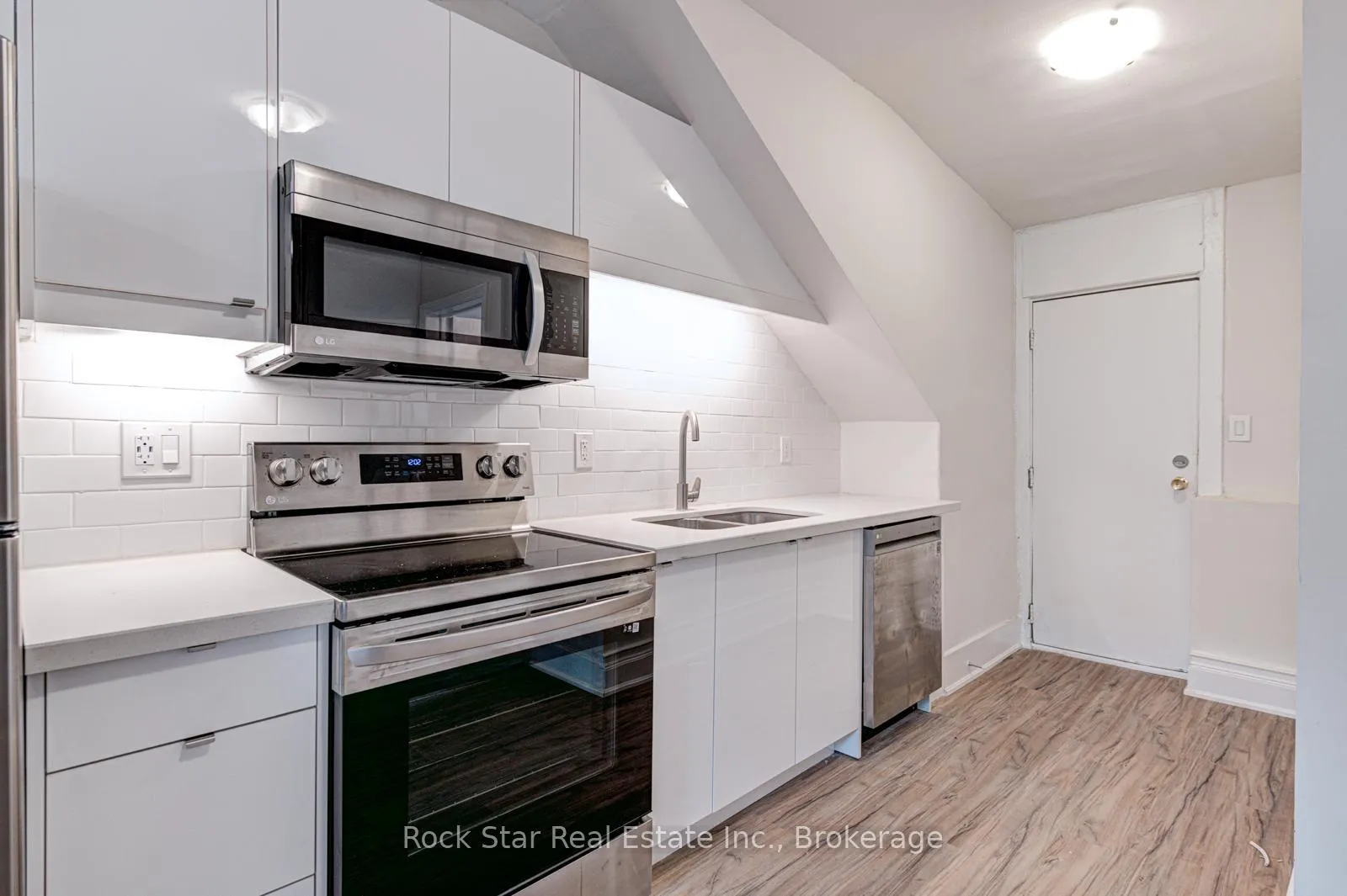 Photo 20 of 115 Cannon Street E, Hamilton, Beasley — HOMEH