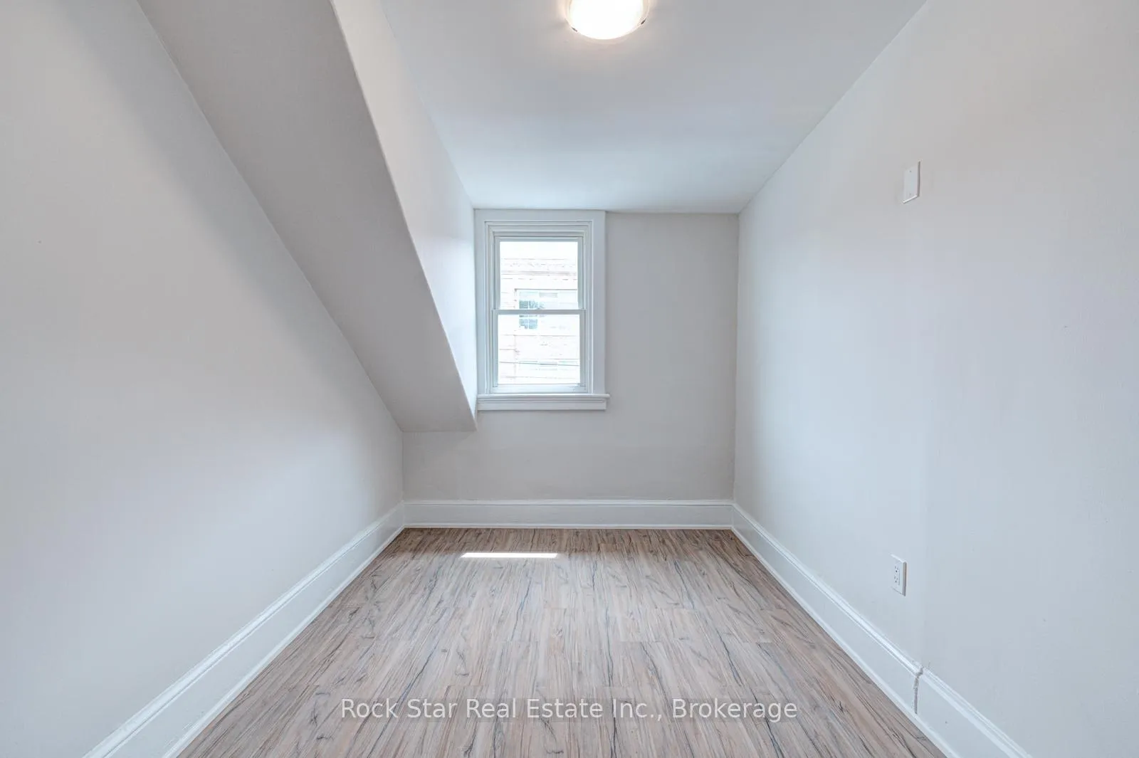 Photo 24 of 115 Cannon Street E, Hamilton, Beasley — HOMEH