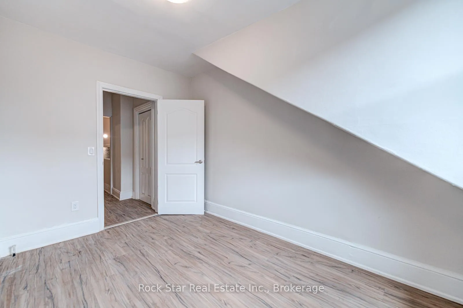 Photo 25 of 115 Cannon Street E, Hamilton, Beasley — HOMEH