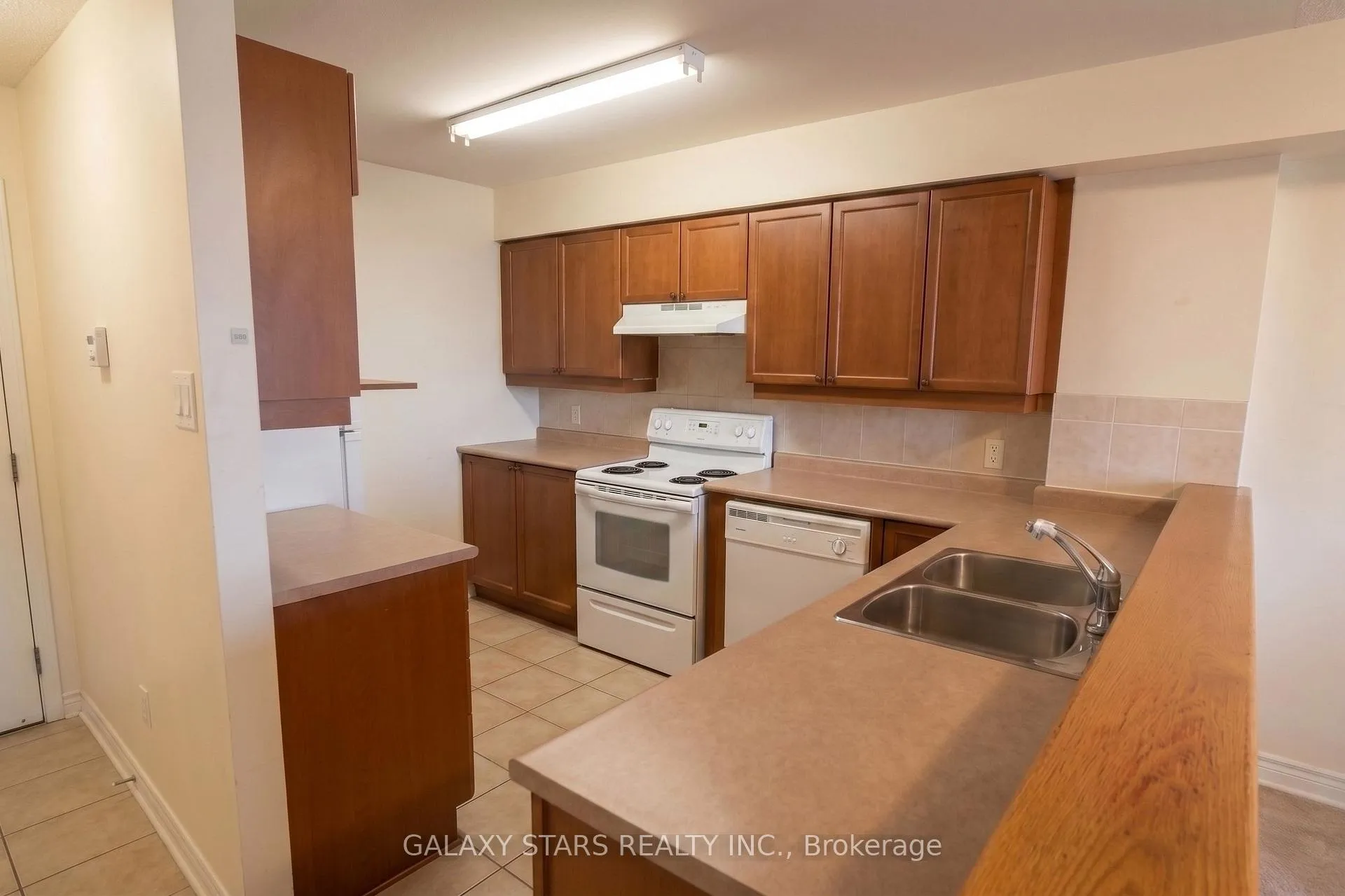 Photo 1 of Unit 902, 120 Grant Carman Drive, Ottawa, Borden Farm/Stewart Farm/Carleton Heights/Parkwood Hills — HOMEH