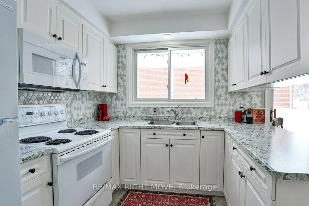Photo 10 of 429 Highland Avenue, Orillia — HOMEH