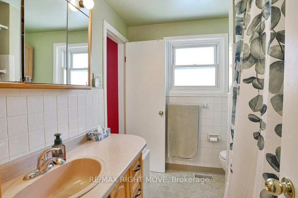 Photo 18 of 429 Highland Avenue, Orillia — HOMEH