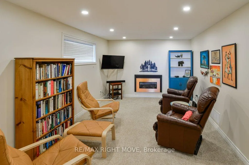 Photo 23 of 429 Highland Avenue, Orillia — HOMEH