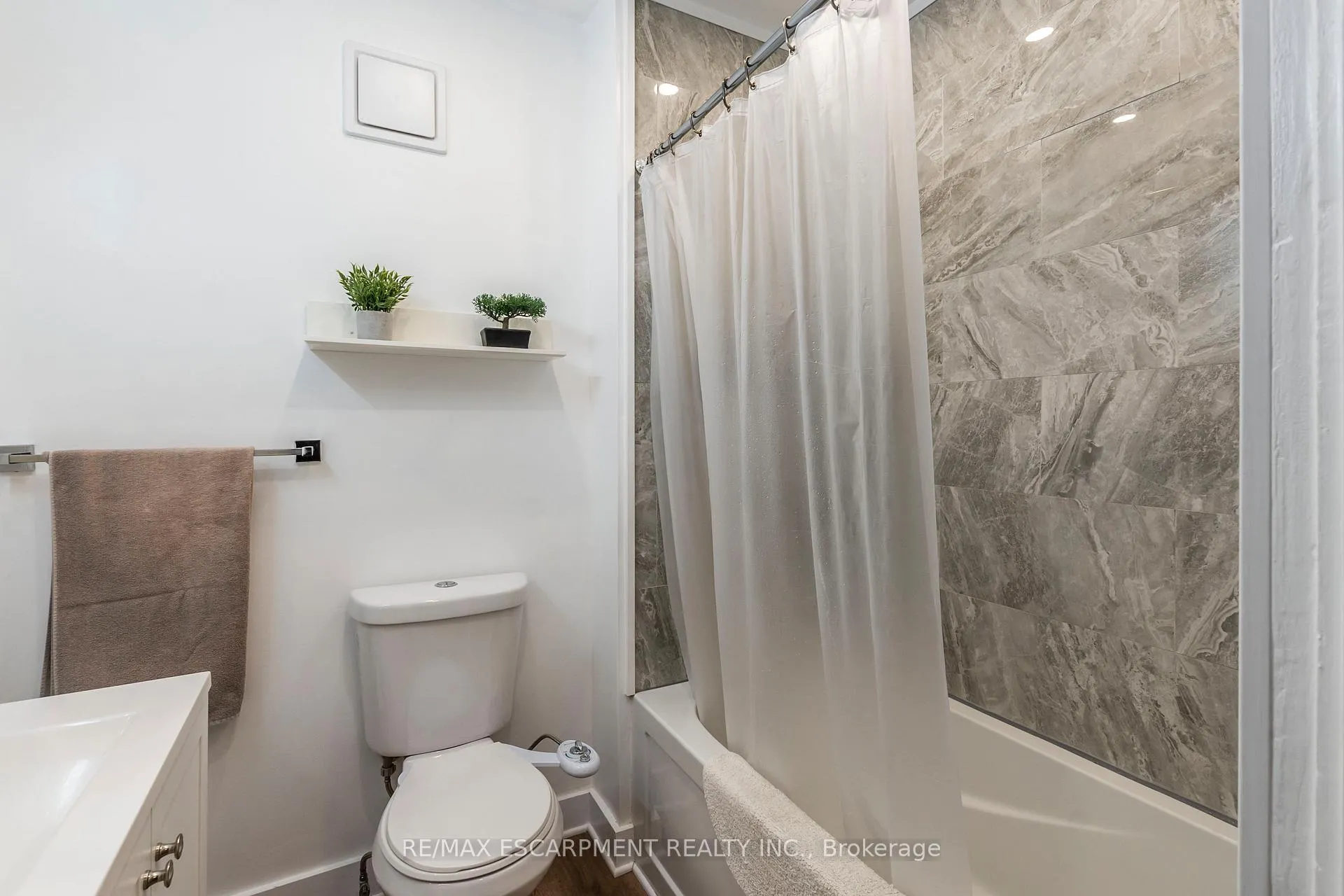 Photo 22 of 346 Hughson Street N, Hamilton, North End — HOMEH