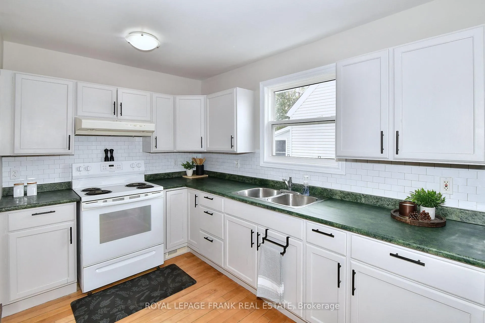 Photo 9 of 475 Brioux Avenue, Peterborough, Otonabee Ward 1 — HOMEH