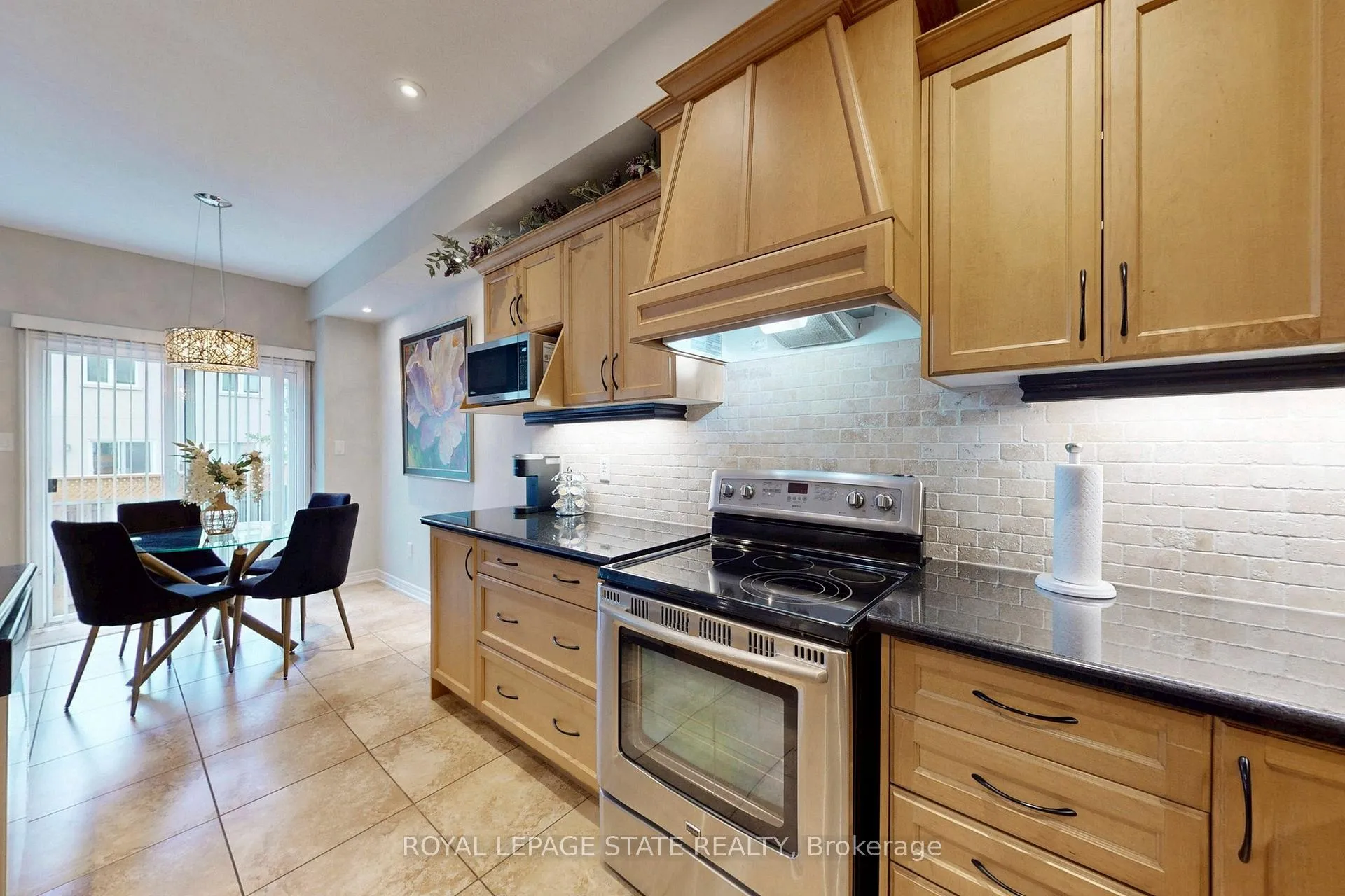 Photo 15 of 34 Forest Valley Crescent, Hamilton, Dundas — HOMEH