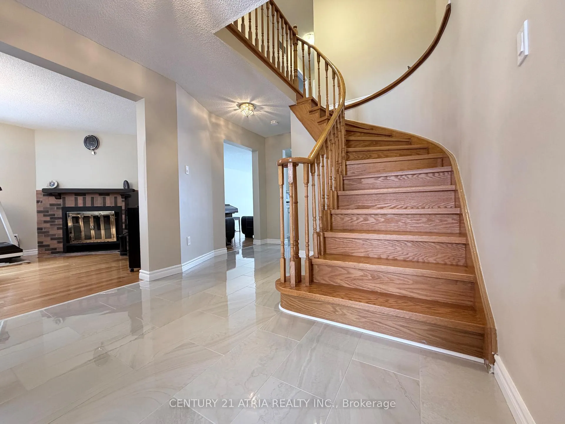 Photo 4 of 79 Maitland Drive, Markham, Milliken Mills West — HOMEH