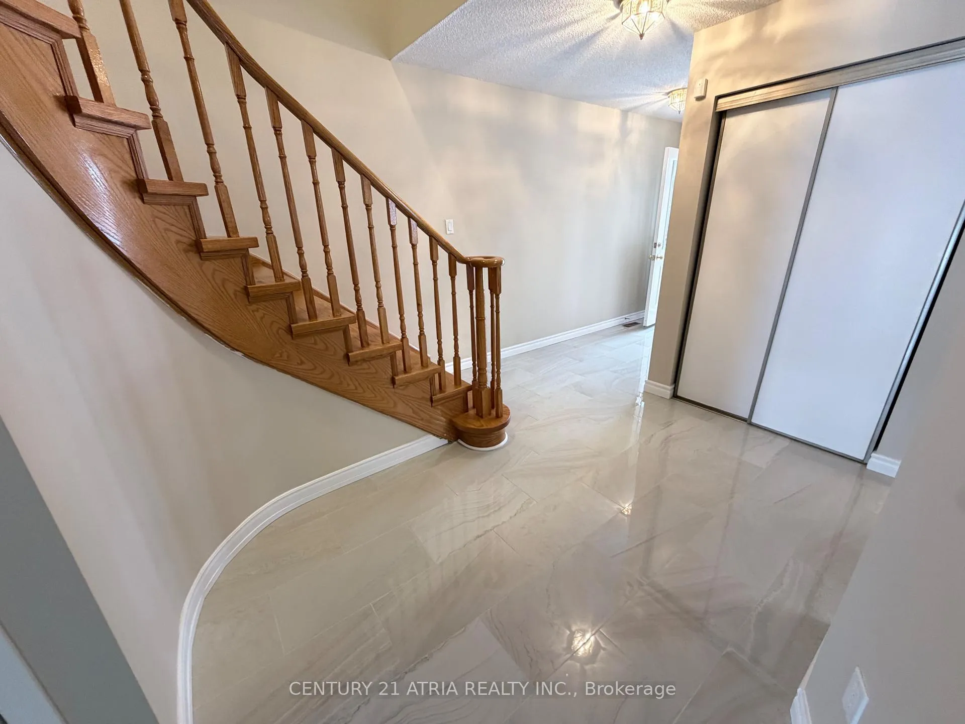 Photo 5 of 79 Maitland Drive, Markham, Milliken Mills West — HOMEH