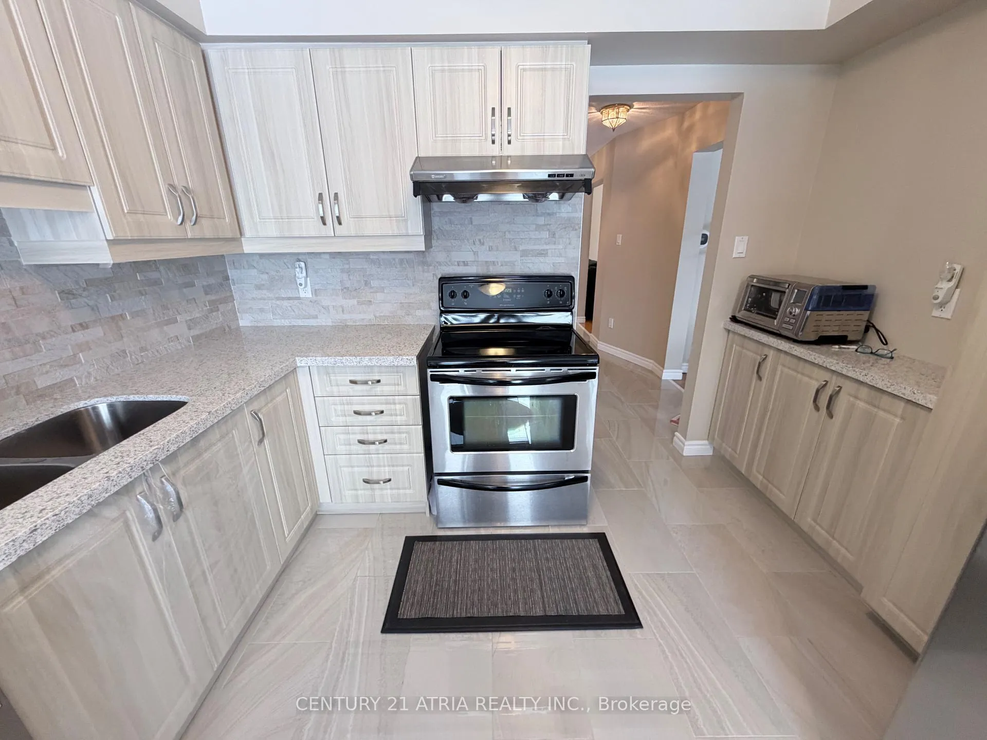 Photo 6 of 79 Maitland Drive, Markham, Milliken Mills West — HOMEH