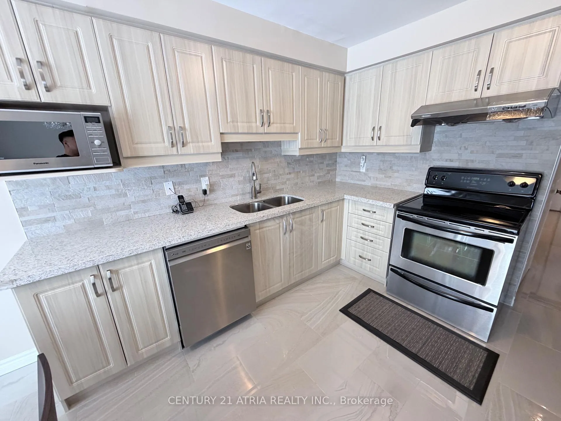 Photo 7 of 79 Maitland Drive, Markham, Milliken Mills West — HOMEH