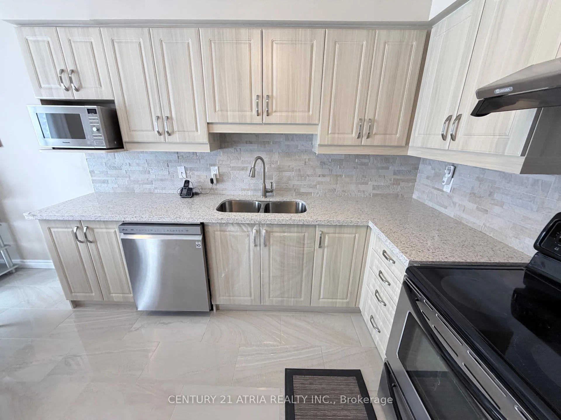 Photo 8 of 79 Maitland Drive, Markham, Milliken Mills West — HOMEH