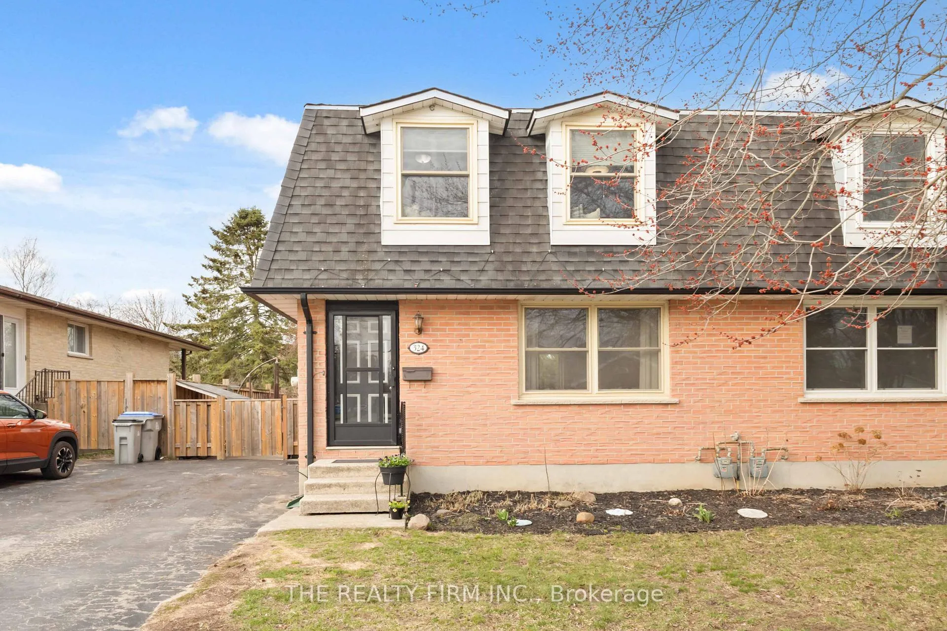 Photo 2 of 324 Oak Avenue, Strathroy-Caradoc, SW — HOMEH