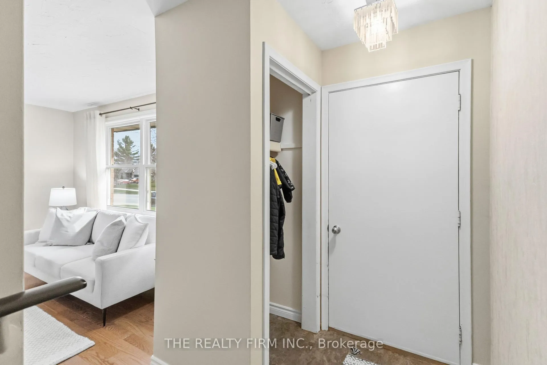 Photo 4 of 324 Oak Avenue, Strathroy-Caradoc, SW — HOMEH