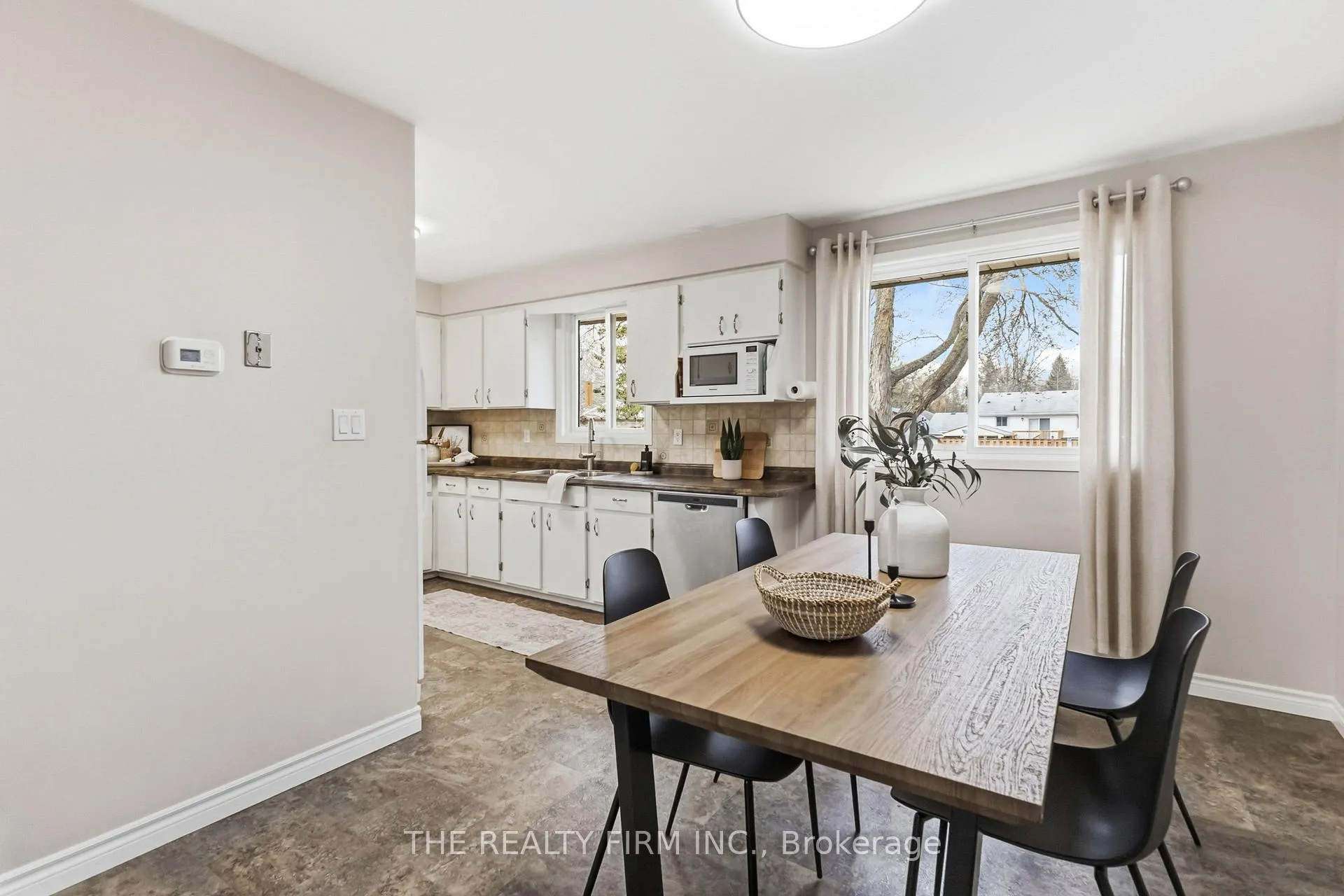 Photo 12 of 324 Oak Avenue, Strathroy-Caradoc, SW — HOMEH