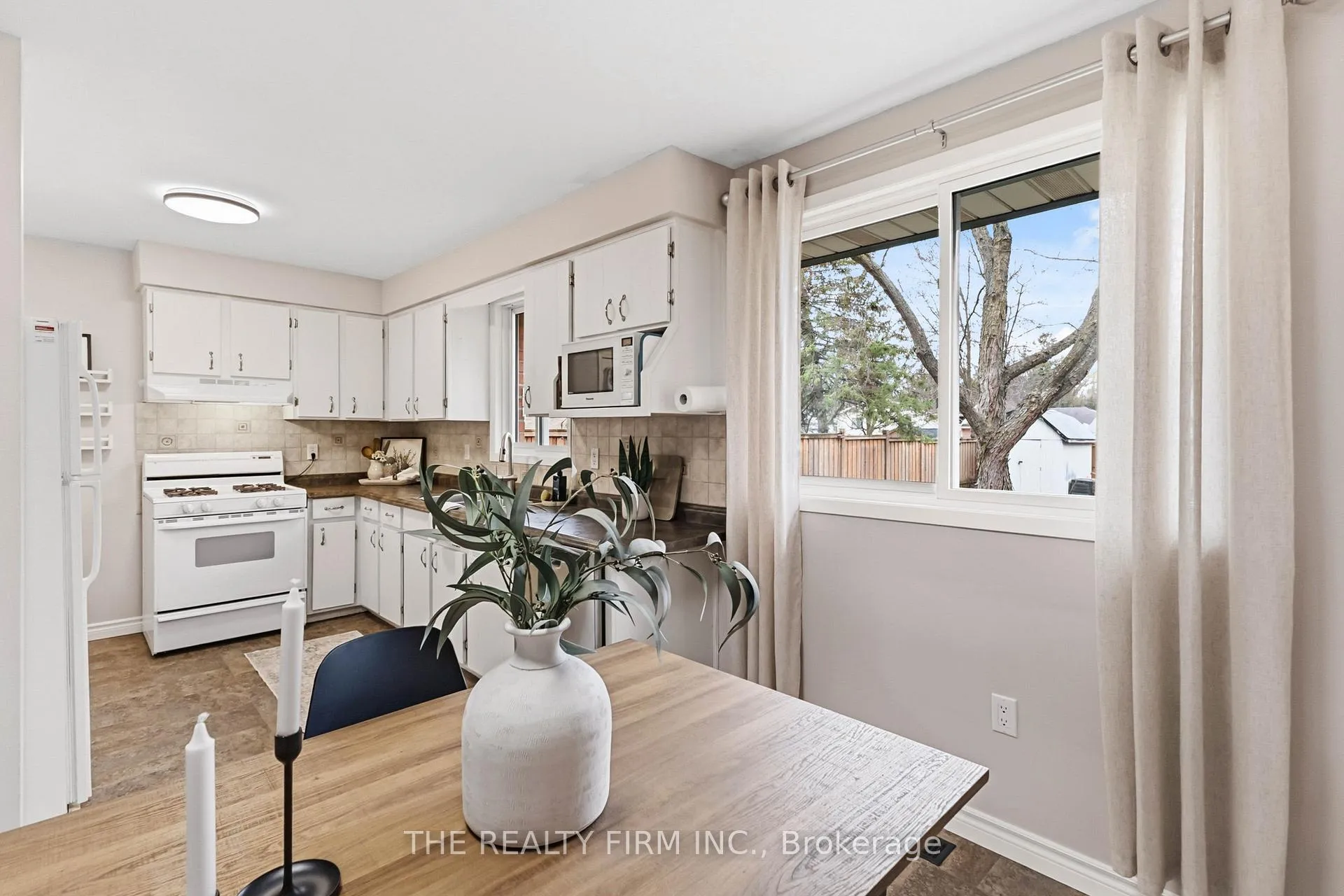 Photo 14 of 324 Oak Avenue, Strathroy-Caradoc, SW — HOMEH
