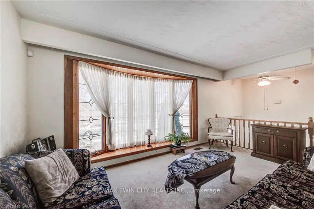 Photo 4 of 85 Burlington Drive, Kitchener — HOMEH
