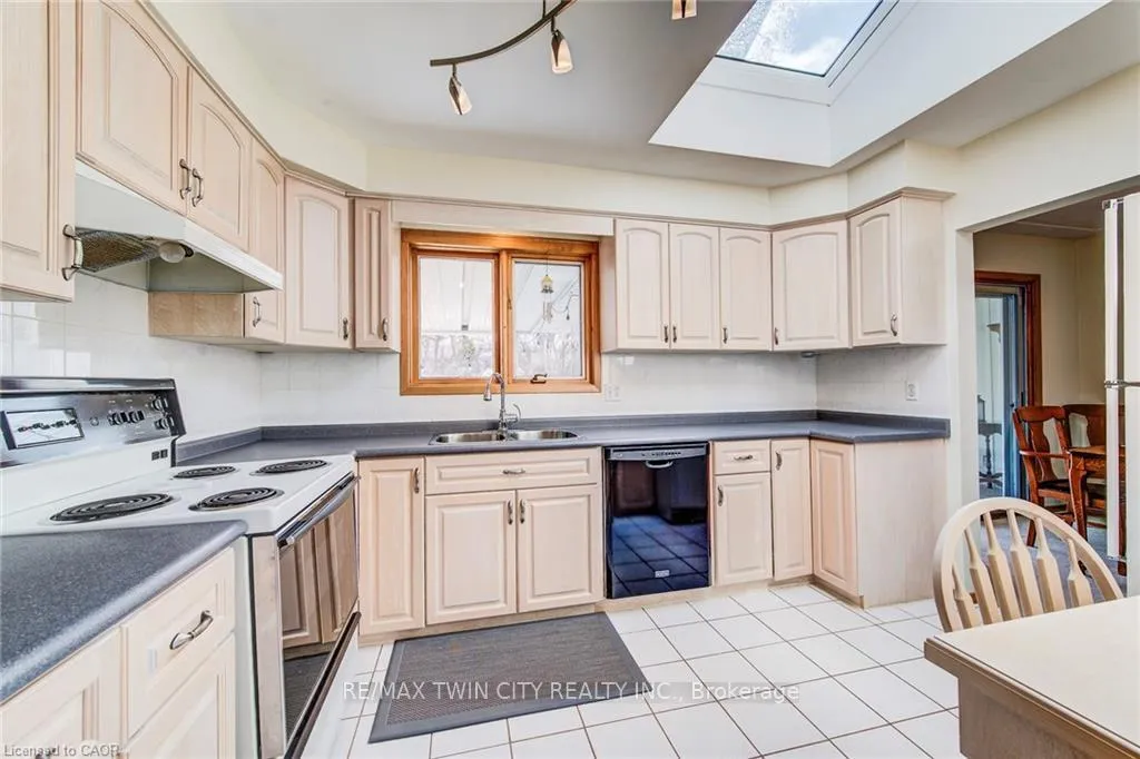 Photo 11 of 85 Burlington Drive, Kitchener — HOMEH