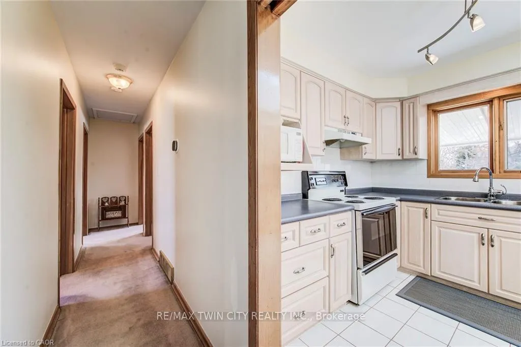 Photo 13 of 85 Burlington Drive, Kitchener — HOMEH