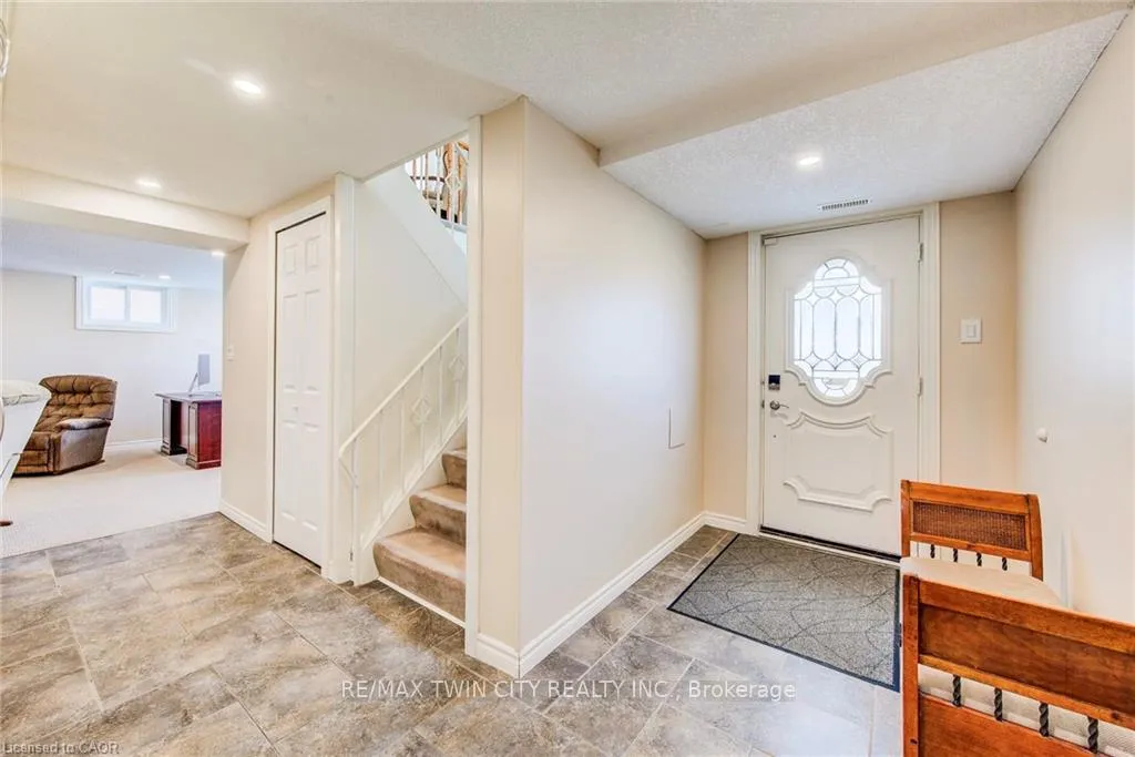 Photo 20 of 85 Burlington Drive, Kitchener — HOMEH