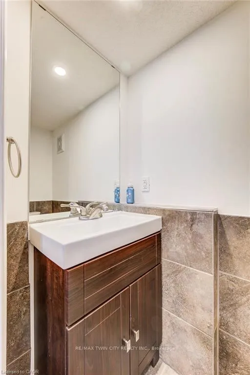Photo 24 of 85 Burlington Drive, Kitchener — HOMEH